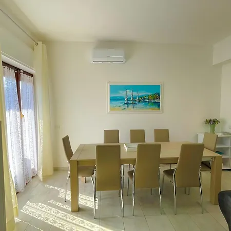 Sea Pearl Boutique - Bright And Spacious, With Modern Mediterranean Decor, Just 100 Meters From The Lavinio Seafront *