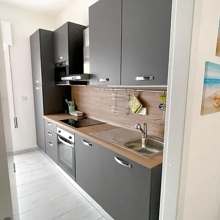 Sea Pearl Boutique - Bright And Spacious, With Modern Mediterranean Decor, Just 100 Meters From The Lavinio Seafront *