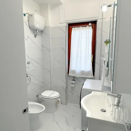 Apartment Sea Pearl Boutique - Bright And Spacious, With Modern Mediterranean Decor, Just 100 Meters From The Lavinio Seafront *